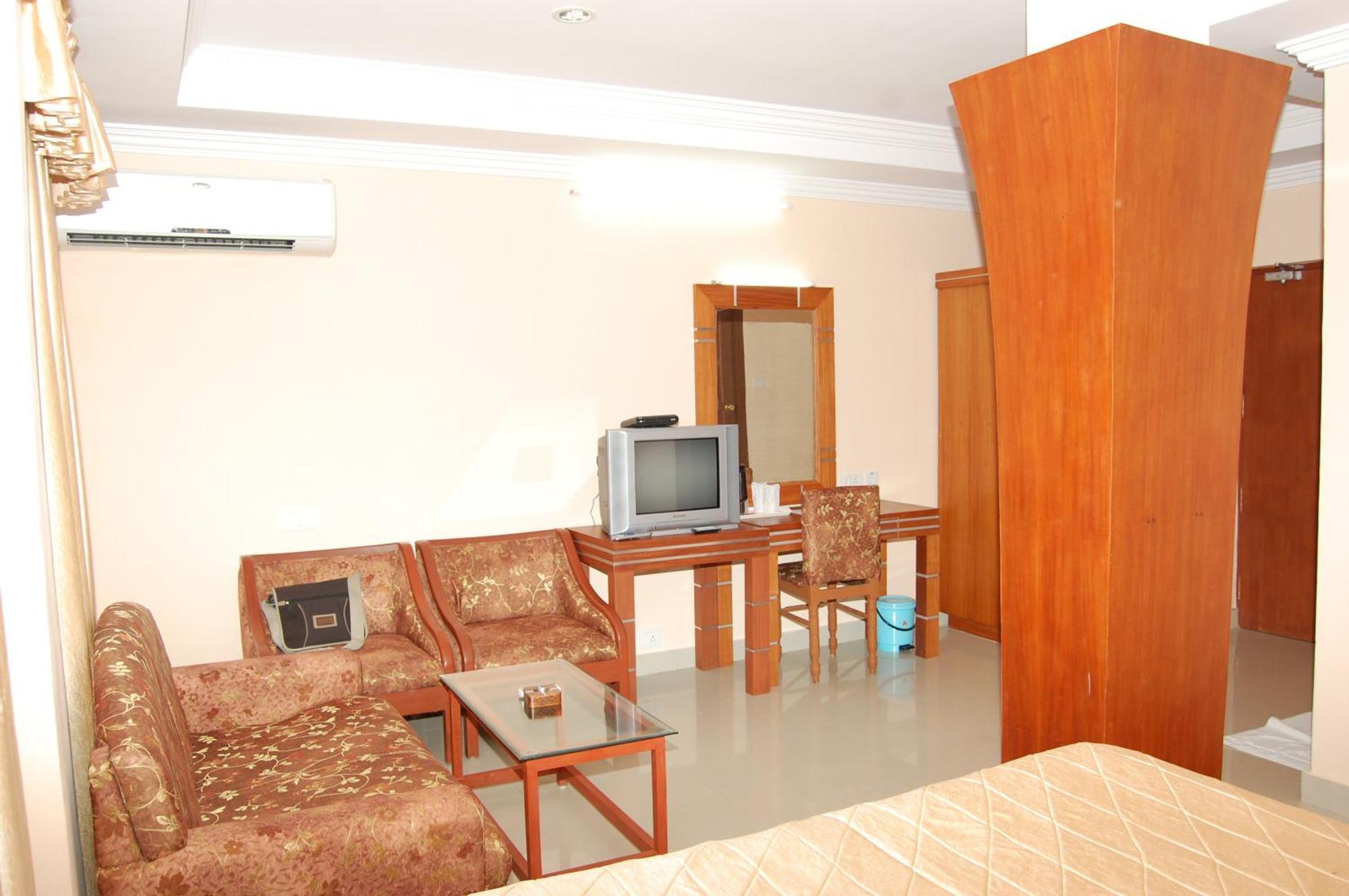 Kpm Regency Hotel Палакад Стая снимка