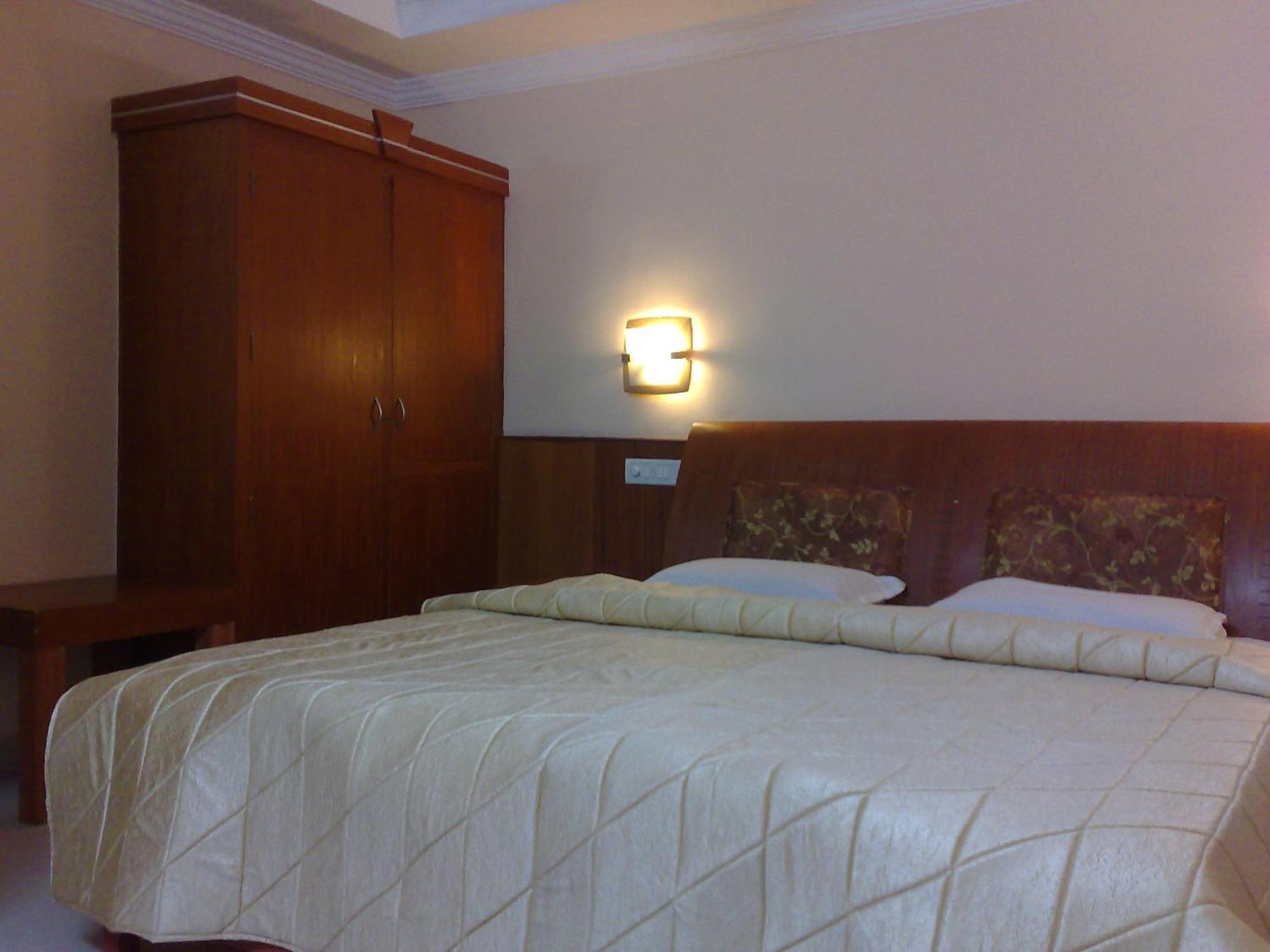Kpm Regency Hotel Палакад Стая снимка