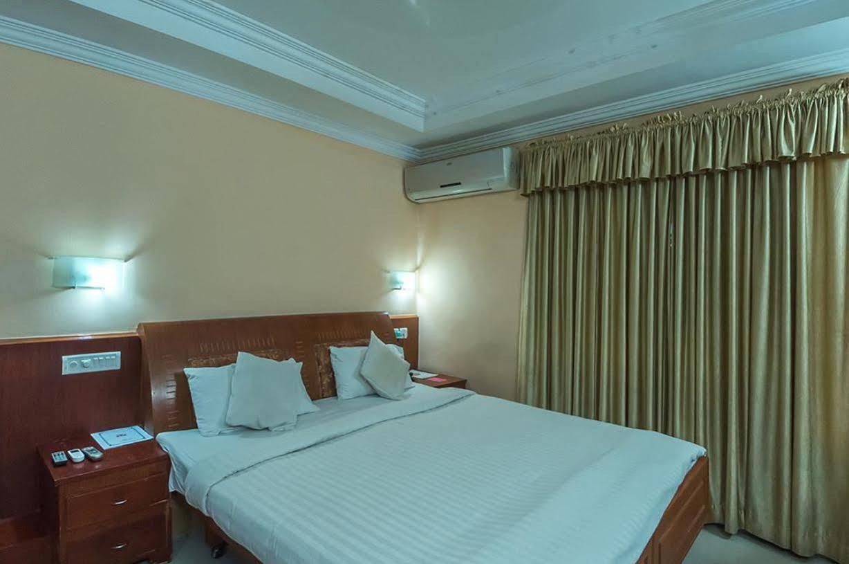 Kpm Regency Hotel Палакад Екстериор снимка